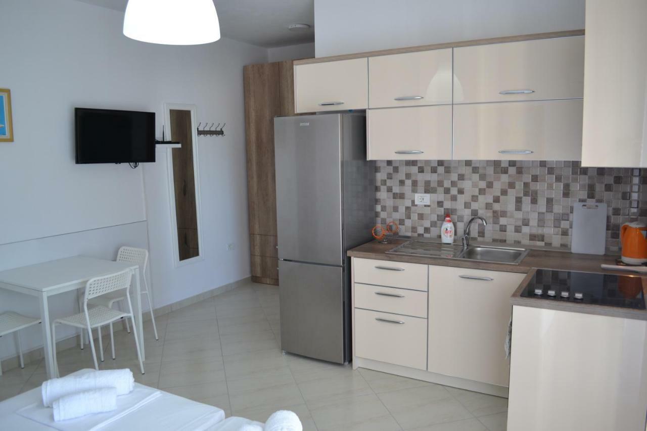 Seaview Bay Studio & Private Garage Vlore Exterior photo